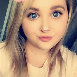 Meet your Posher, Leeann